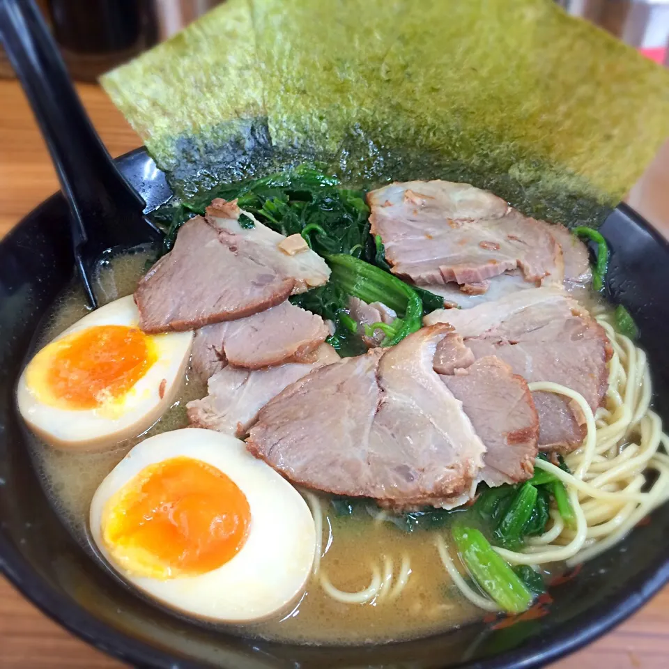 チャーシュー麺@せい屋 ほうれん草と味付けたまごトッピング|uchikawa hiroshiさん