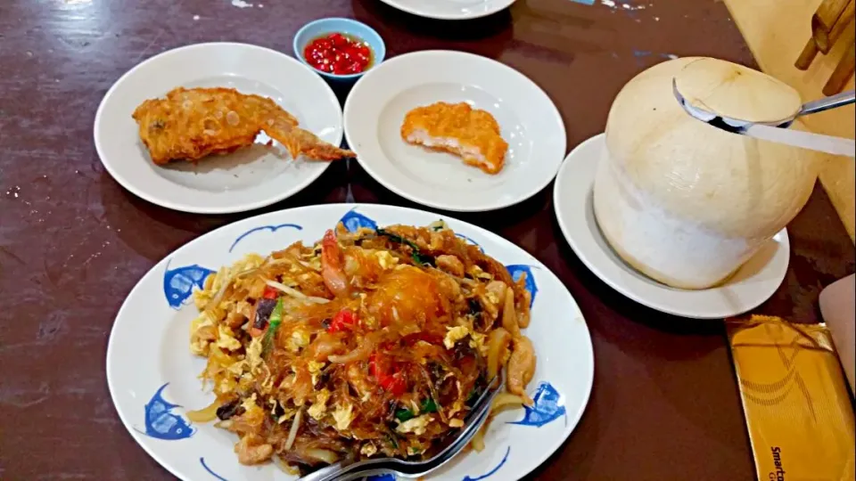 All for me 😉 Thai Lunch : Thai Prawn cake / Stuff wing / seafood Vermicelli 😋|🌷lynnlicious🌷さん