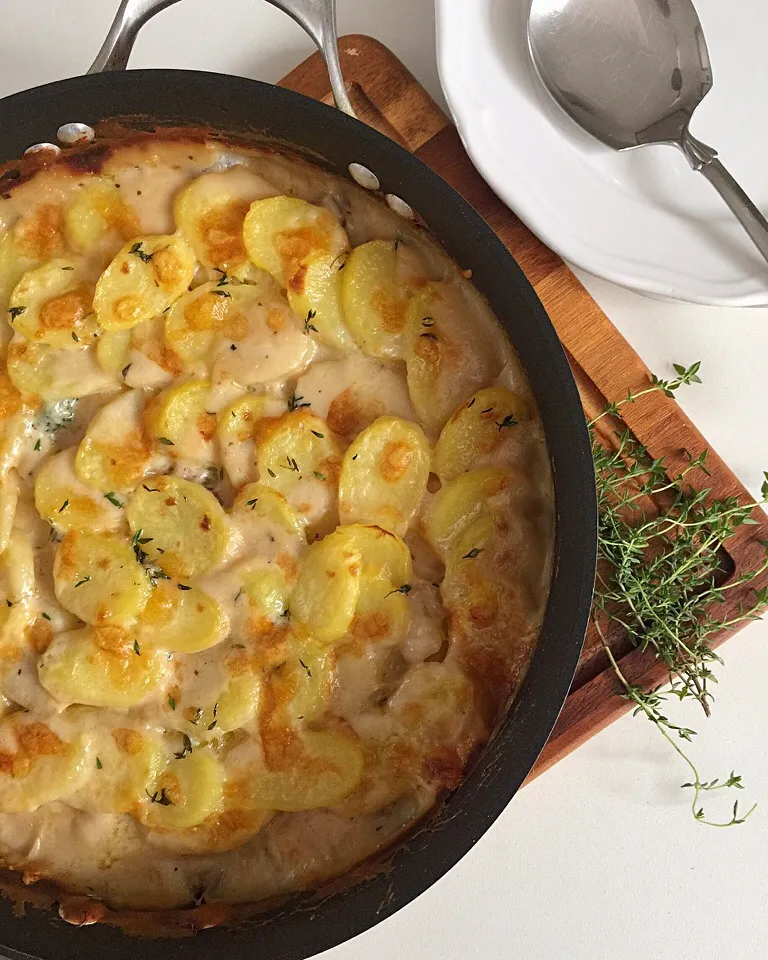 Snapdishの料理写真:Creamy chicken mushroom pie with potatoes top|12Dragonさん