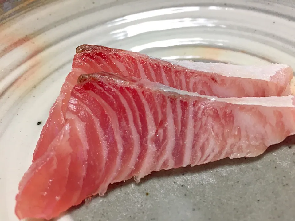 Snapdishの料理写真:天然つむブリの刺身🐠|buhizouさん