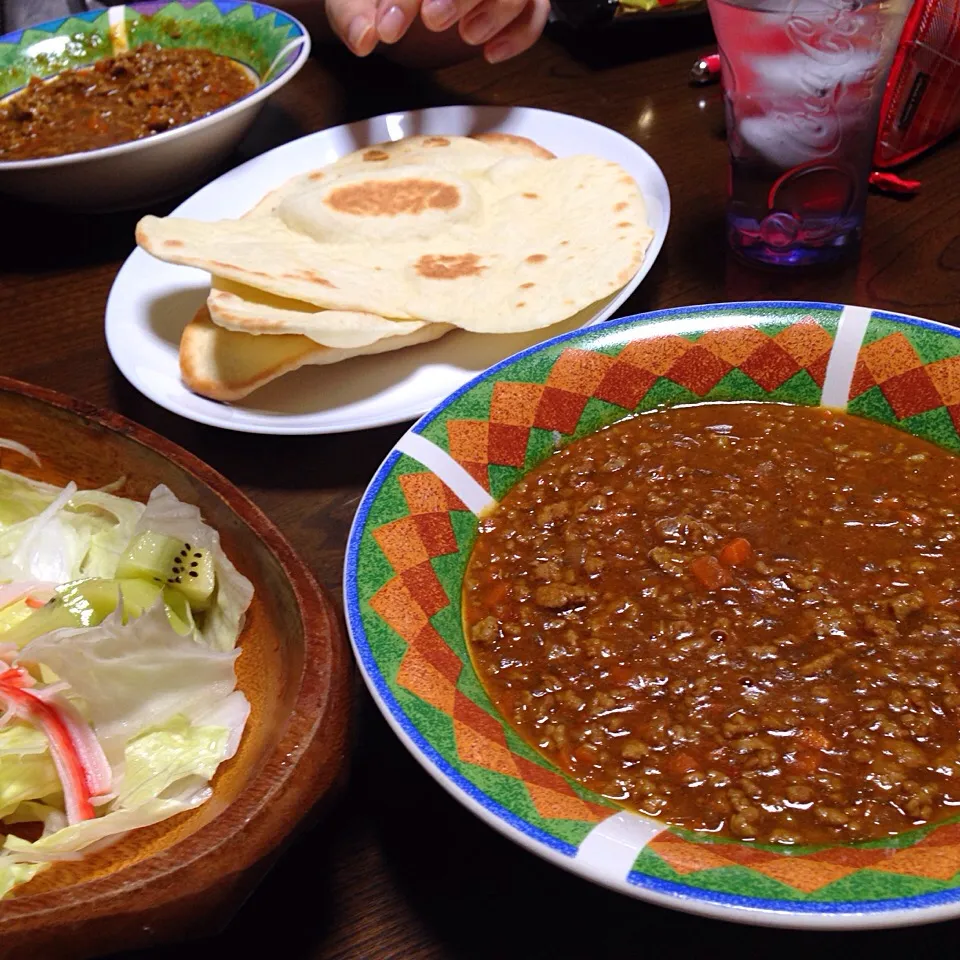 あるもので キーマカレー。ナンが いまいち 膨らみが足らなかった😭|cerezoさん