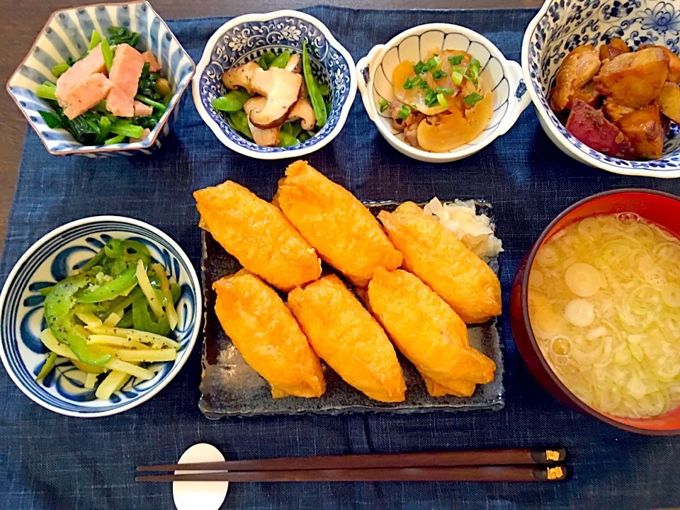 いなり寿司（市販）   ピーマンとジャガイモの塩きんぴら   ほうれん草とスパムと豆の炒め物   椎茸と絹さやの炒め物   カブと豚肉の甘辛炒め   サツマイモとチキンのガリバター|NAKATAさん