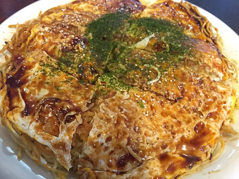 Snapdishの料理写真:横川鉄板のお好み焼き！
もちろん肉玉そばダブル‼︎700円なり|たぁちさん