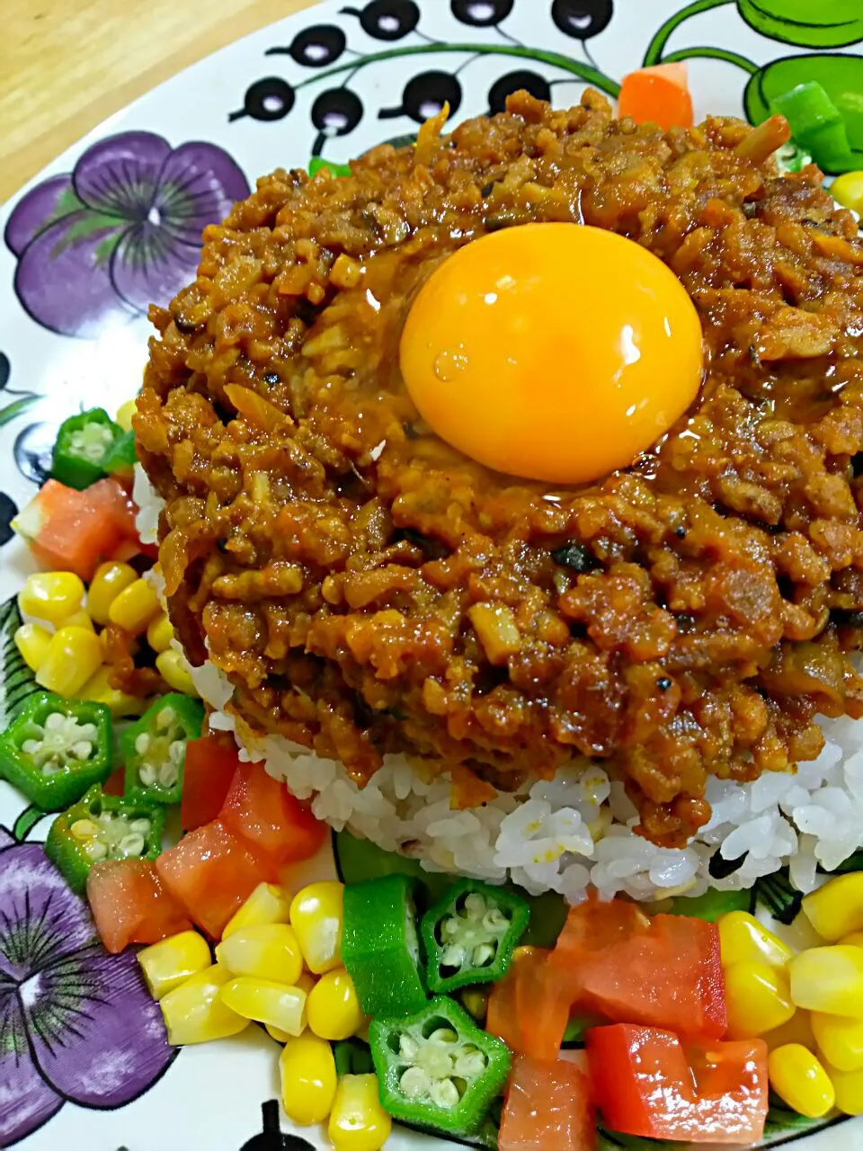 ひき肉とキノコのドライカレー 緑黄色野菜と共に|徳之島トトロンヌさん