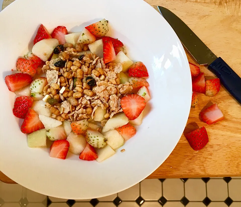 Pear and strawberry cereal|Suyi Chanさん