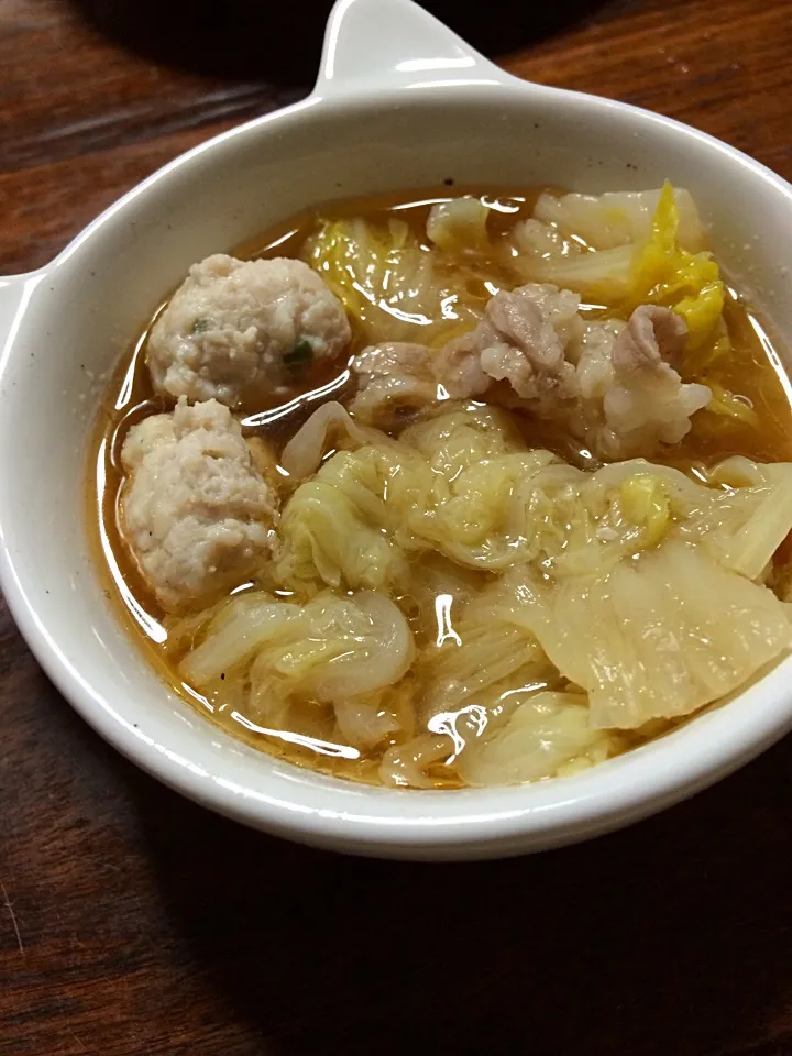 12/4の晩ご飯…豚バラ白菜鶏団子鍋。|hiroさん