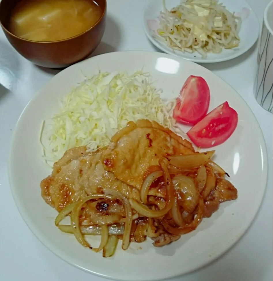 生姜焼き・もやしチーズ・豆腐の味噌汁|chocoさん