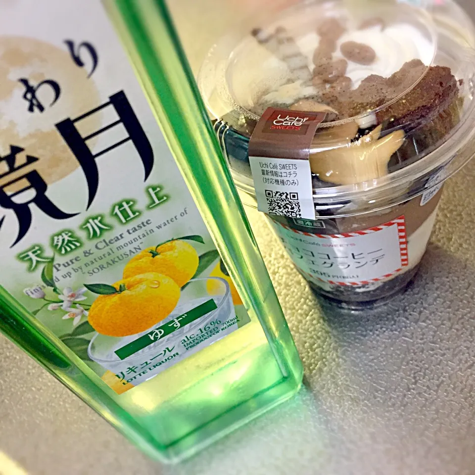 Snapdishの料理写真:週一晩酌。チョコとかケーキとか、甘いのをおつまみに飲むのが大好きーーー！|溜池さん