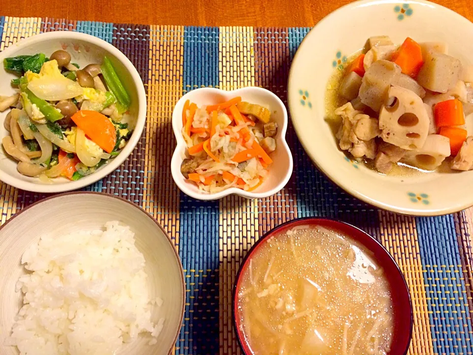 鶏肉と蓮根の煮物、小松菜の炒め物、えのきの味噌スープ|あんなさん