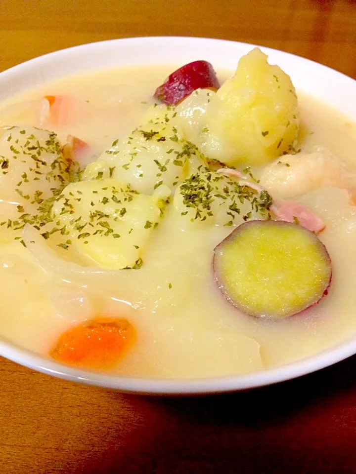 Snapdishの料理写真:きたあかり＆紅あずま🍠のシチュー🍲海老団子入り|まいりさん