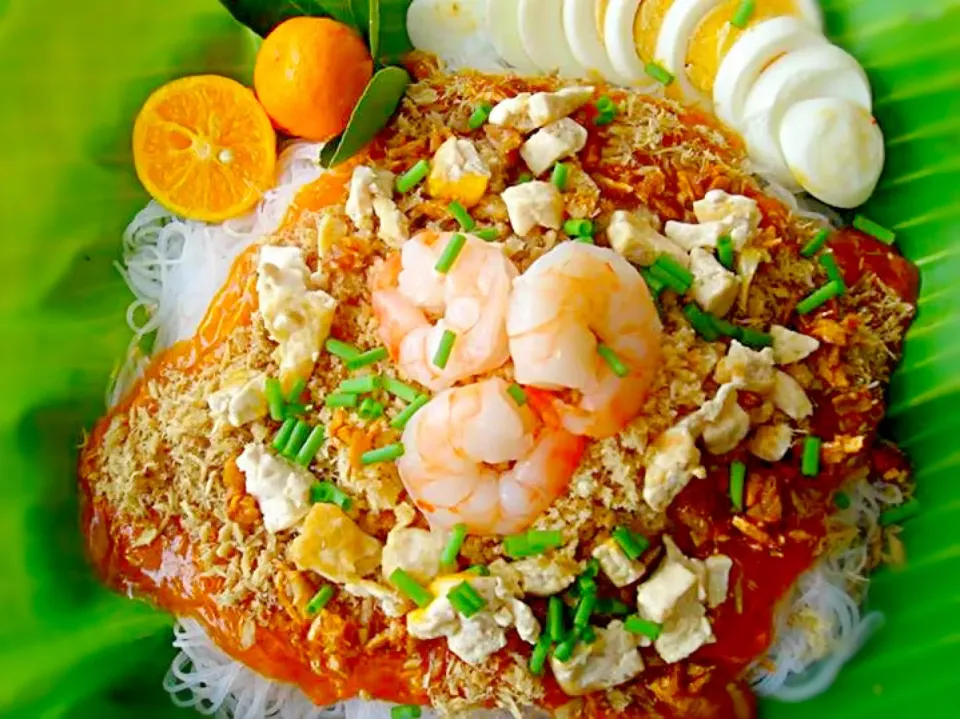 パンシットパラボーク - Pansit Palabok ( Noodle dish with shrimp )😋❤️✨|Liezlさん