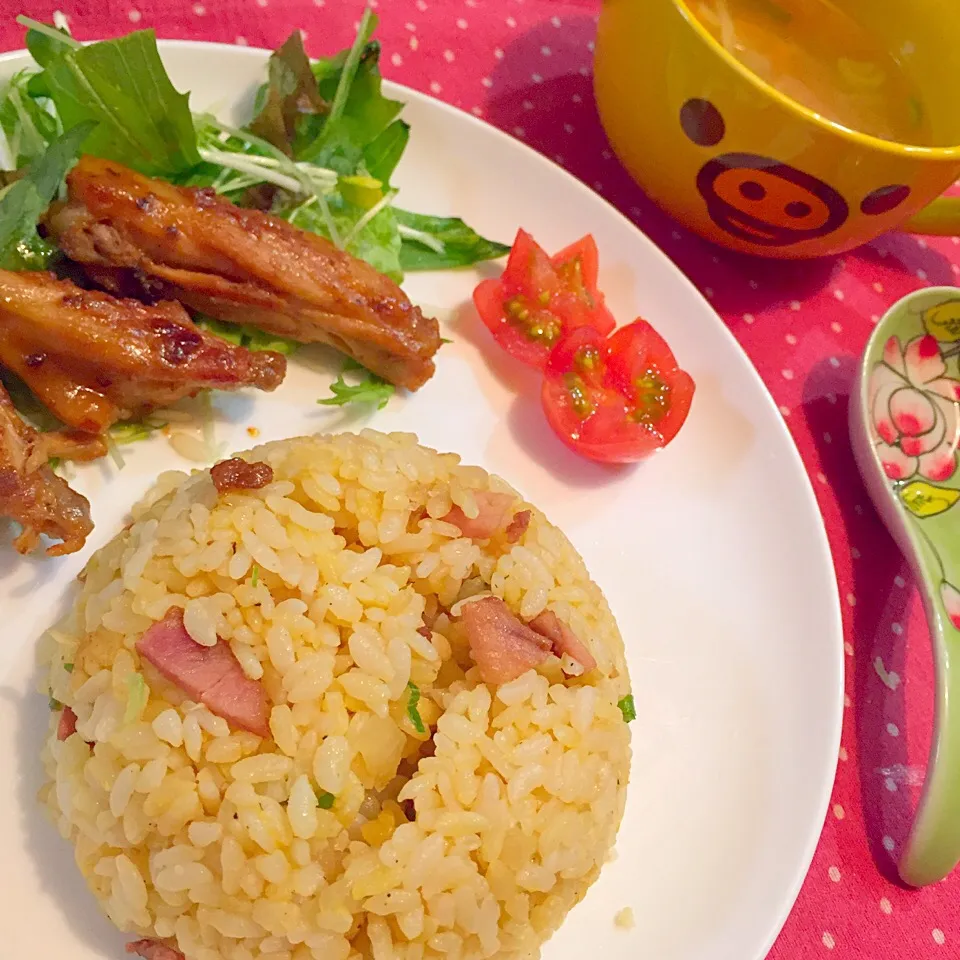 チャーハン
鳥手羽焼
中華スープ|𝕜𝕪𝟙𝟘𝟚𝟘𝟙𝟠さん