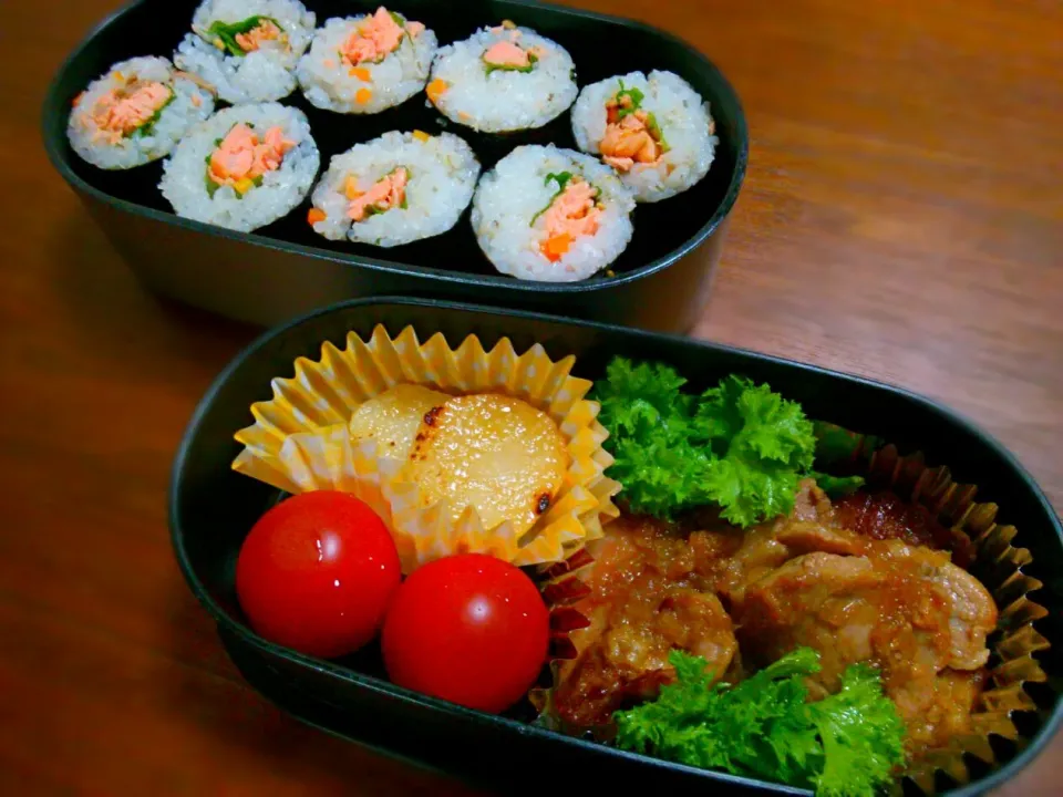 人参ごはんの鮭しそ海苔巻き、豚肩ロースのおろし煮、わさび菜、山芋のグリル、ミニトマト|みっちっちさん