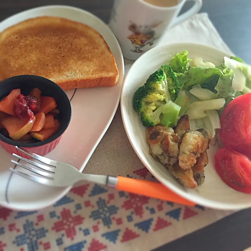 朝食◎ 天気のいい日は美味しいパンが食べたくなーる🍞|しょちちさん