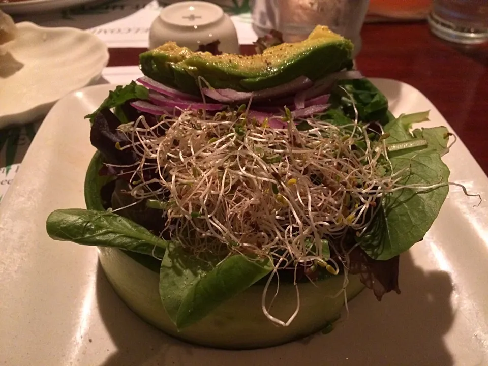 Avocado balsamic salad in a cucumber bowl!|nicole s.さん