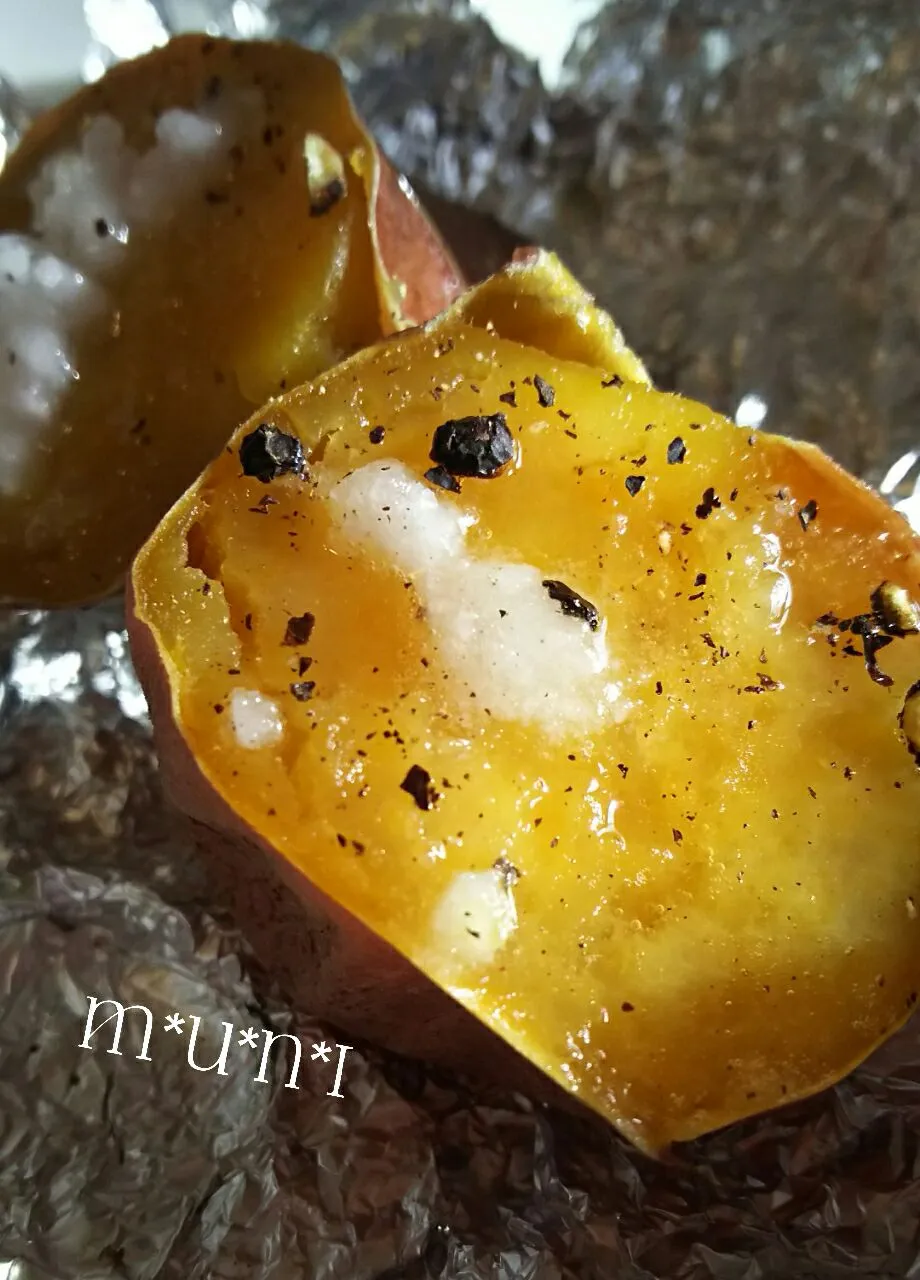 Snapdishの料理写真:OMさんのCoconut oil on steamed sweet potato with favorite spices(cardamon, black pepper)/蒸したサツマイモにココナッツオイル、お好みスパイス添え(カルダモン、黒胡椒)|key♪さん