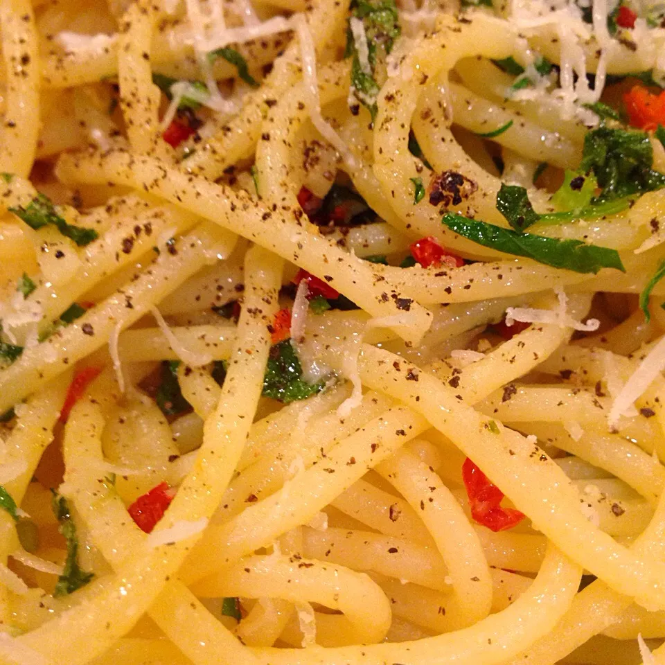 Fat pasta with garlic, hot and black  pepper and olive oil|Peter Simonさん