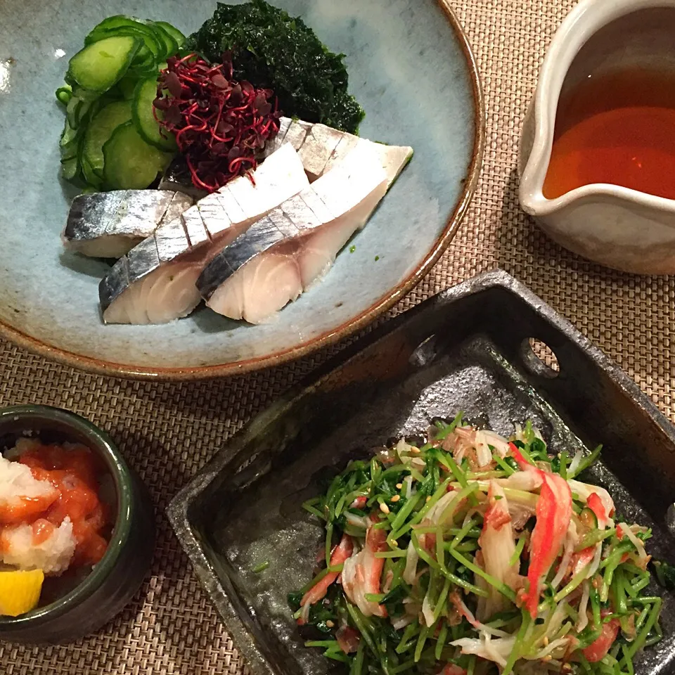 Snapdishの料理写真:ゆっこさんの料理 ♡昆布茶で豆苗とカニカマの昆布茶和え♡
♡新青のり・しめ鯖の三杯酢かけ|もとぱんさん