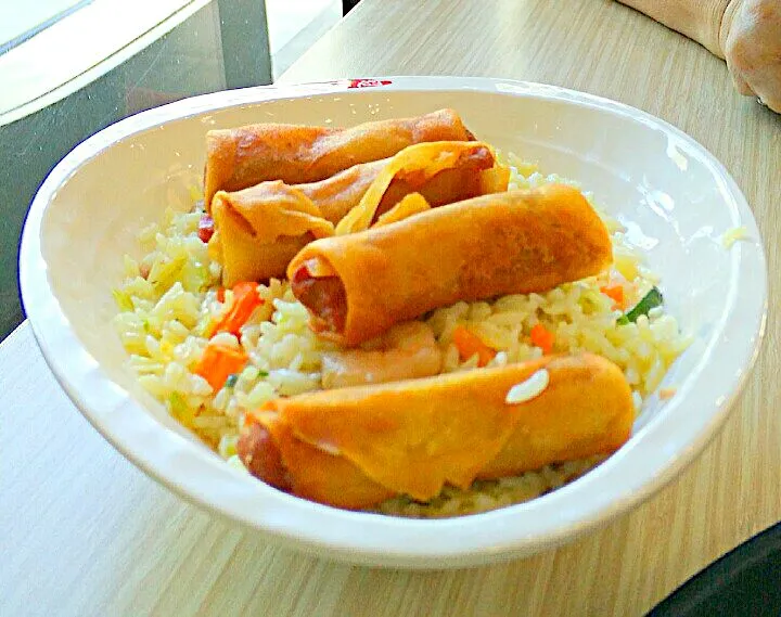 Yangchou Fried Rice with Lumpia Shanghai|Mariano Ngさん