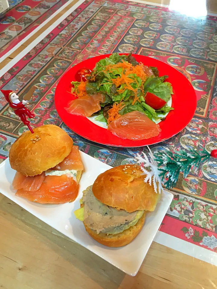 festive salmon & foie gras sandwiches and salad|KellyCoさん