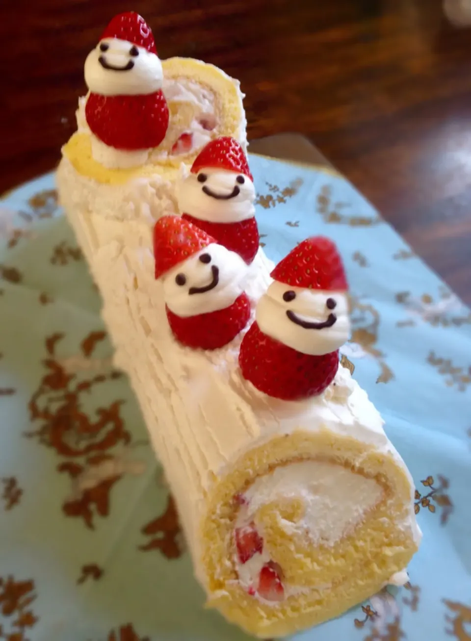 Snapdishの料理写真:小人サンタのクリスマスケーキ|くまさん