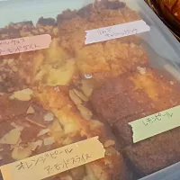 Snapdishの料理写真:パウンドケーキ(りんごやレモンピール)(２０cmぐらいのパウンド型ｏｒダイソーの紙のパウンド型(中)２個分)|Kazueさん