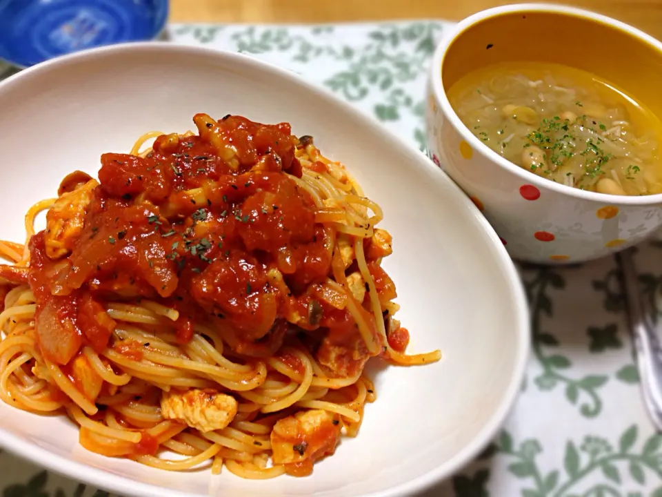 チキンとシメジのトマトソーススパゲッティ
根菜と大豆のスープ|こいちさん