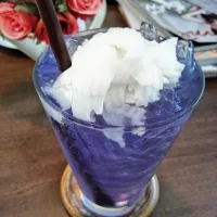 Snapdishの料理写真:Coconut juice with Butterfly Pea [Thai Flower]|Nor Aorさん