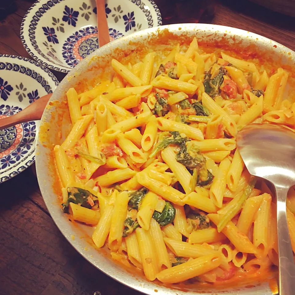 creamy tomato spinach pasta|tomoccoさん