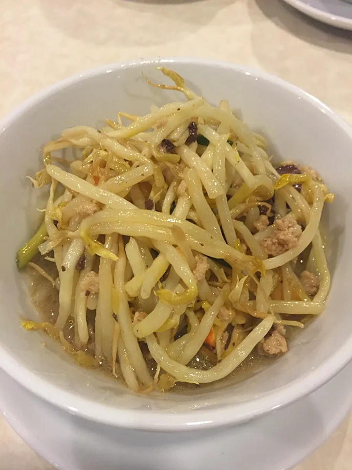 stir fried bean sprouts and minced pork|Wasiapha Maigate Na Krungtepさん