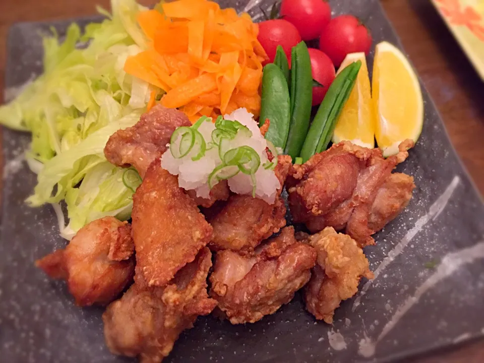 今日の夕飯。鶏の唐揚げとサラダ盛り合わせ(*´꒳`*)|Ayaさん