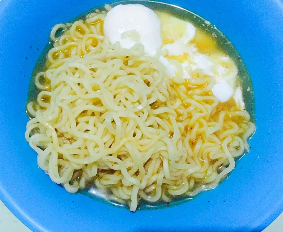 Snapdishの料理写真:Instant Soup Noodle - Indomie version #Indonesianfood|Fiully Santiniさん