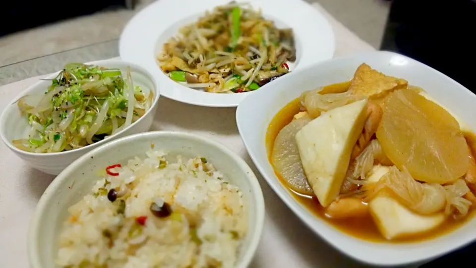 Snapdishの料理写真:ｶﾚｰおでん&切り干し大根の炊き込みご飯
の晩ごはん～✨|kaz(*･ω･)さん