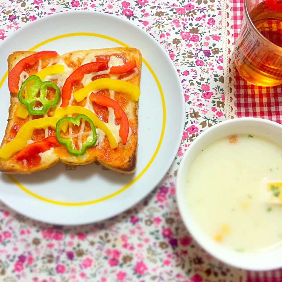 休日の朝ごはん💓クリスマスカラーのピザトースト🍕|Haruka*さん