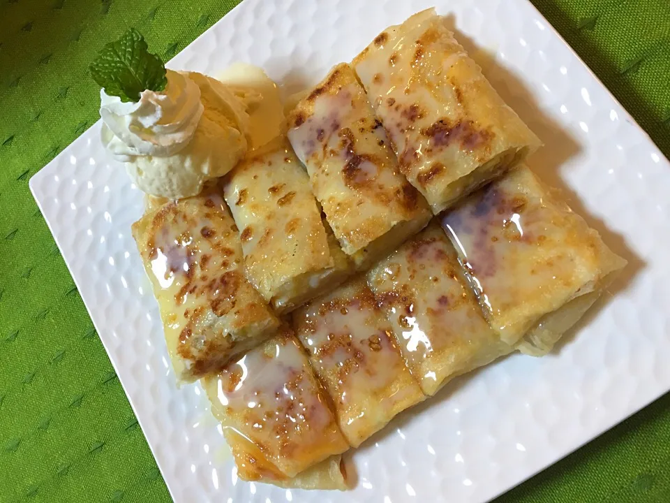 Egg and Banana Roti with vanilla ice cream🇹🇭 ロティ カイ サイ クワイ🇹🇭|aястасияさん