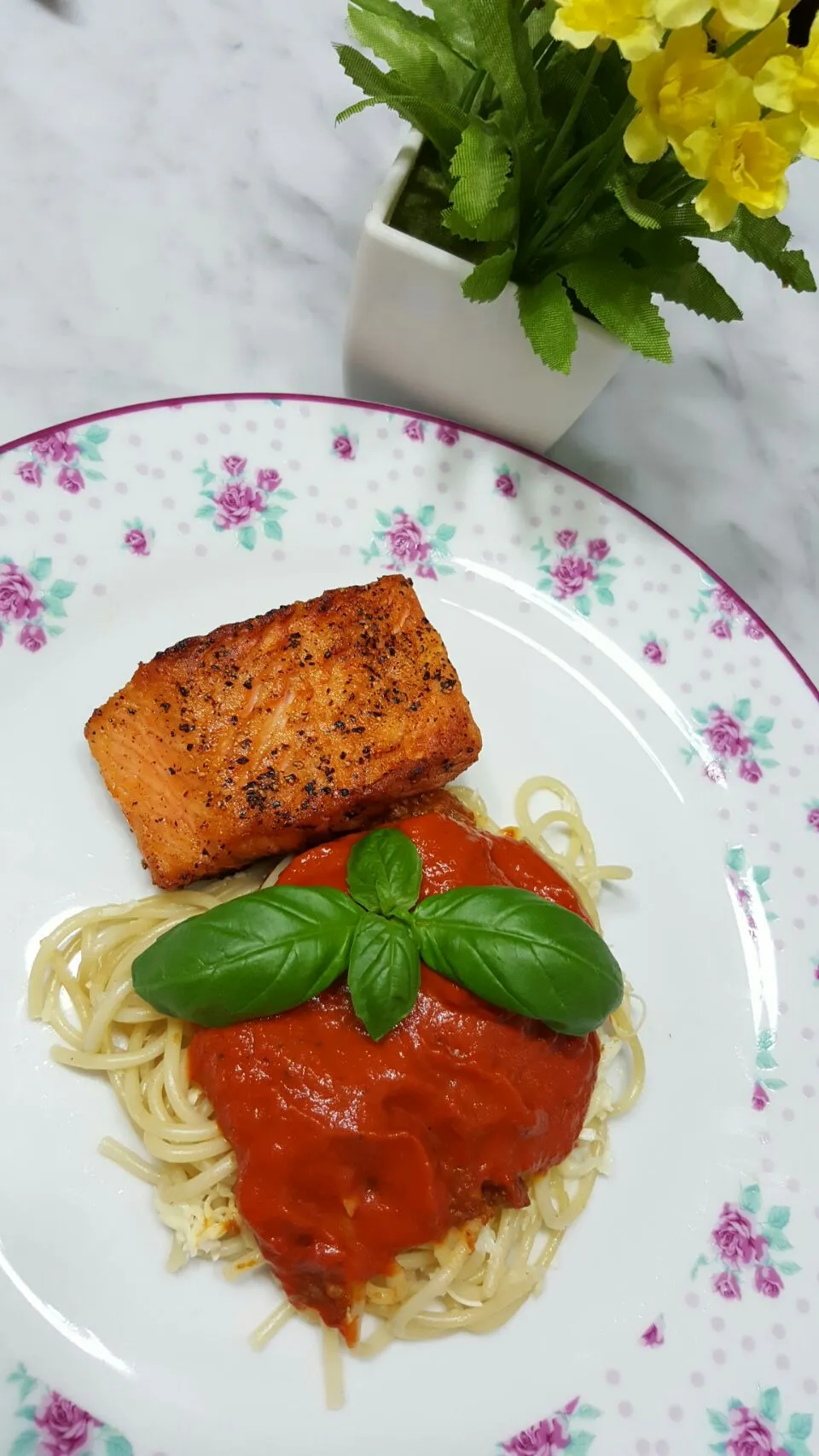 Seared Black Pepper Salmon with Paprika Sauce Spaghetti

 #salmon #Pasta #spaghetti #Italiancuisine #paprika|Chef.on.trainingさん