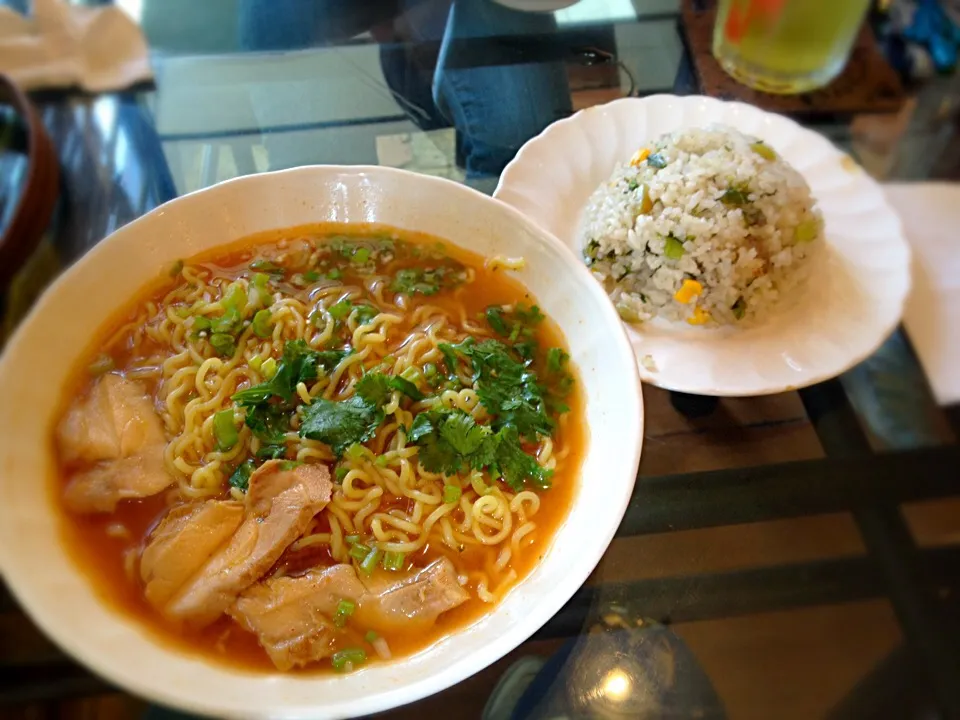 Snapdishの料理写真:アジアン麺&炒飯 ランチ🍴|チビミミさん