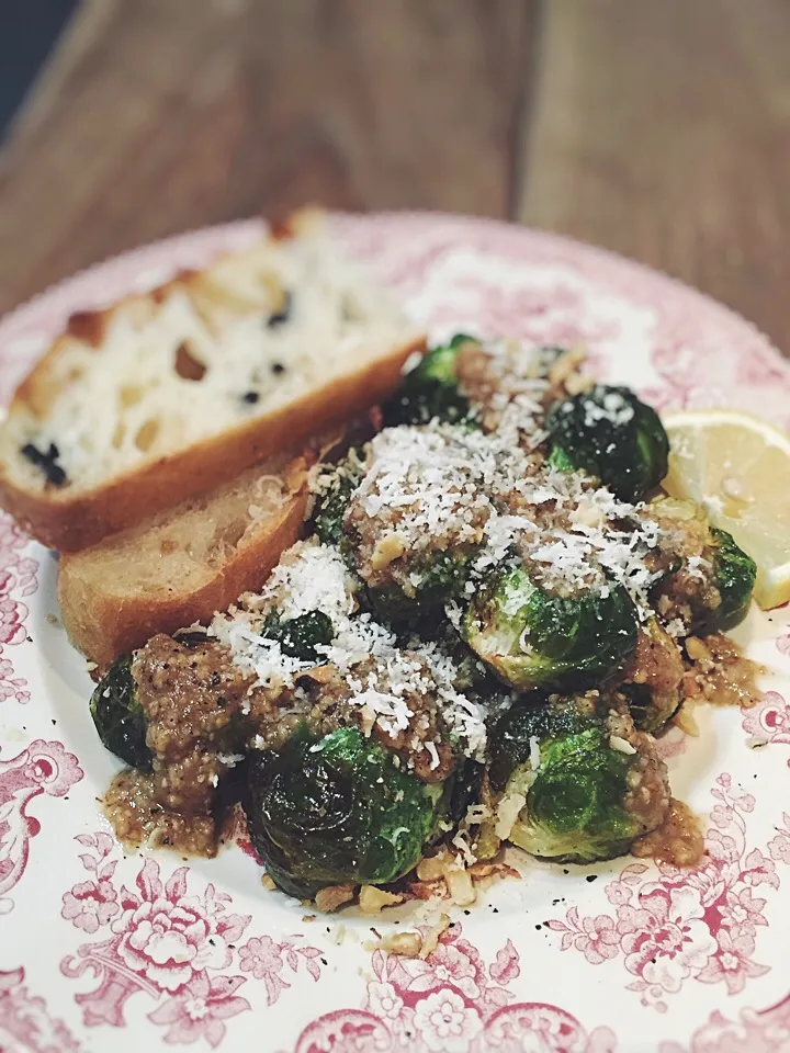 Brussels sprouts with walnut dressing,pecorino|rick chanさん