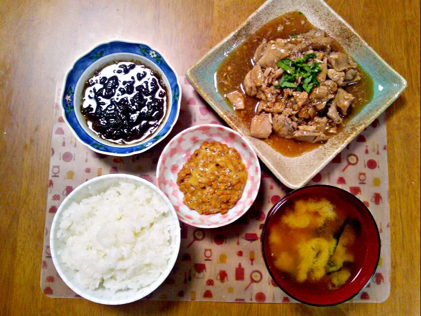 １２月１日 マグロのアラの煮付け 納豆 もずく お味噌汁|いもこ。さん