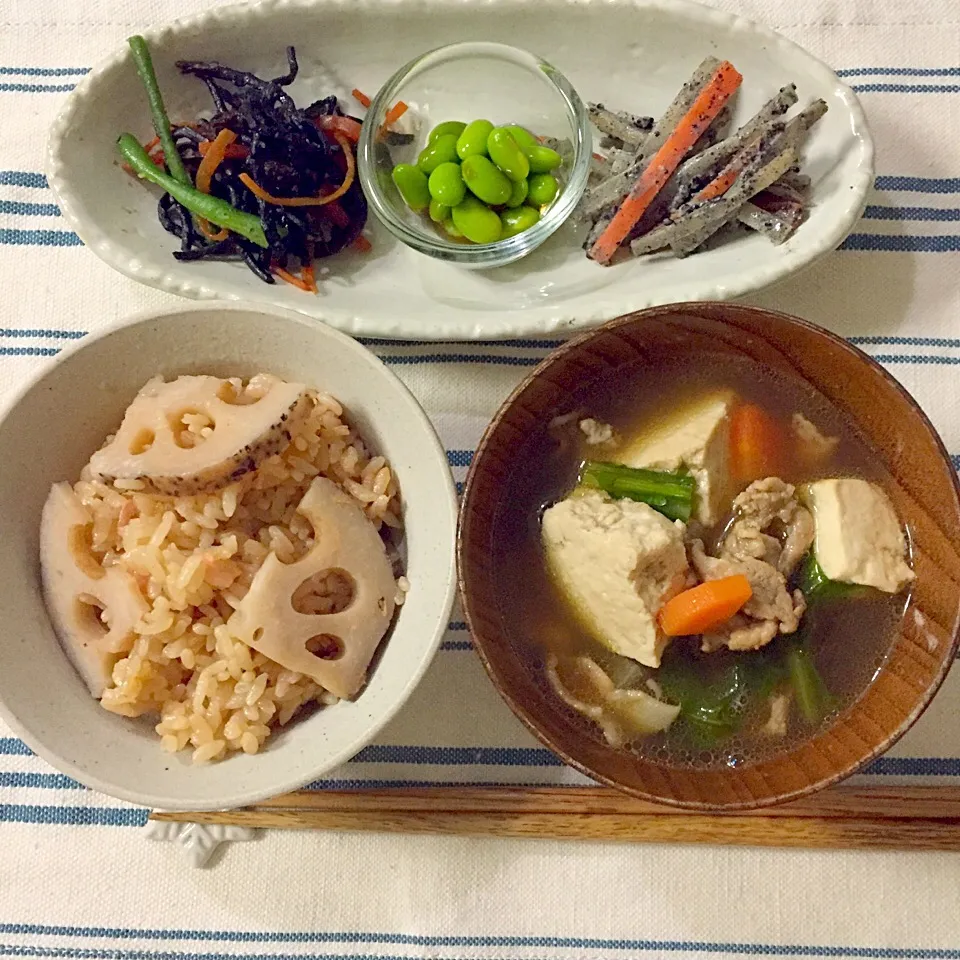 蓮根の炊き込み御飯・けんちん汁・副菜|Accaさん