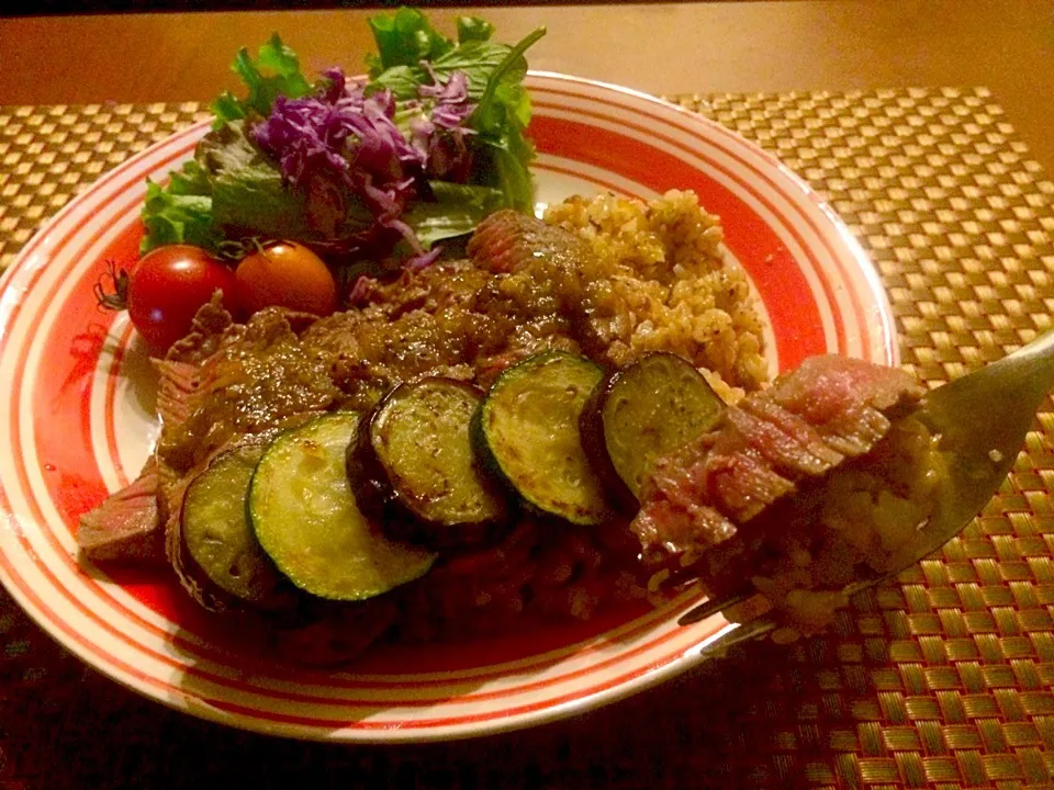 Snapdishの料理写真:Steak bowl w/Garlic Fried rice🍴ステーキどぉん❗|🌈Ami🍻さん