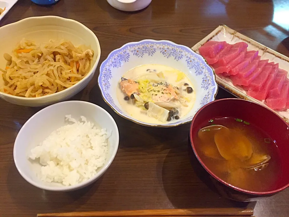 鮭と白菜のクリーム煮
切り干し大根
お刺身
あさりのみそ汁|ぴかちゅん★さん