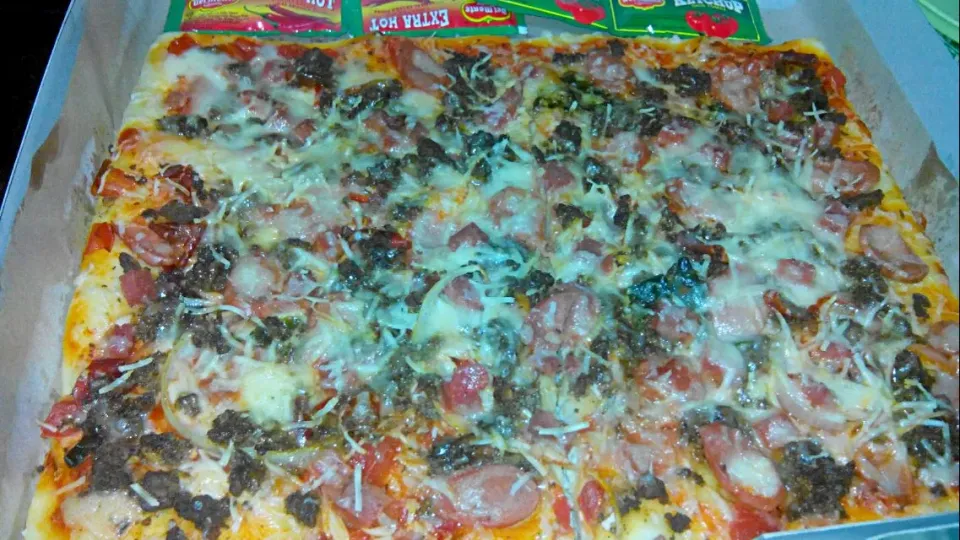 Square Pizza
 #JumboPizzaSitubondo nyuuuummmmm|Ayu Risqiさん