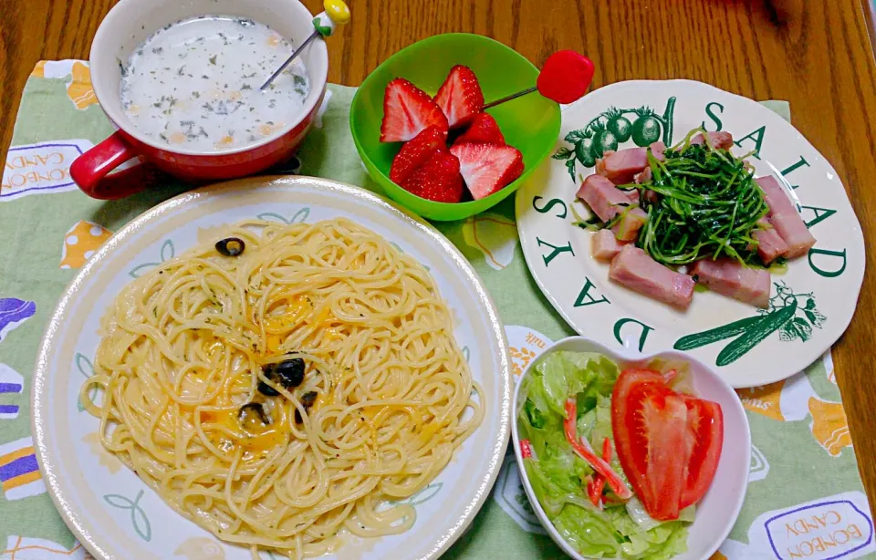 チーズパスタ🍝と豆苗炒め🍳|kazuuさん