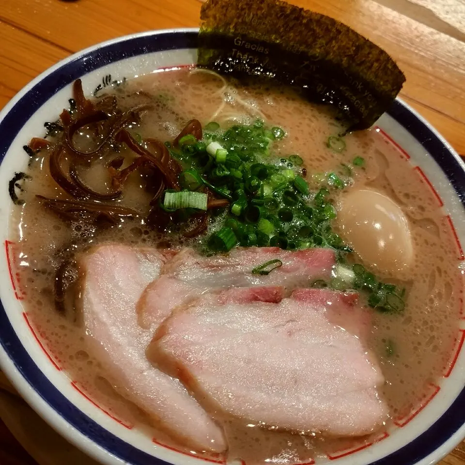 今日の夜御飯は田中商事のラーメン🍜激辛高菜漬けとスープが合うんです👍👍👍|Kashimanakitchenさん