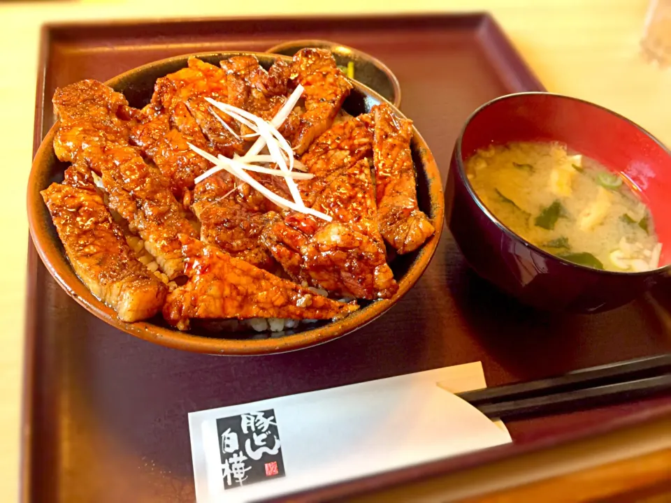 Snapdishの料理写真:かみこみ豚丼🐖🍚🍖|マニラ男さん