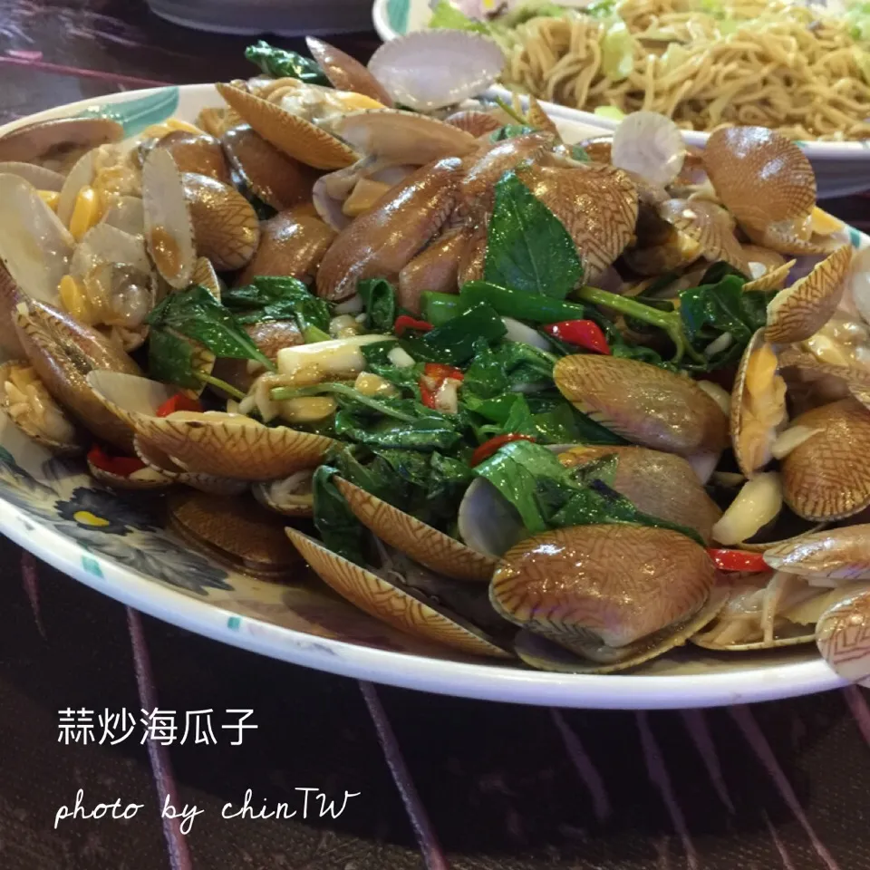 蒜炒海瓜子。午餐，富基漁港|手牽手一起過好日子。さん