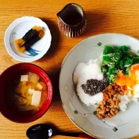 朝ごはん
チアシードとネバネバ食材丼|ユッキーさん