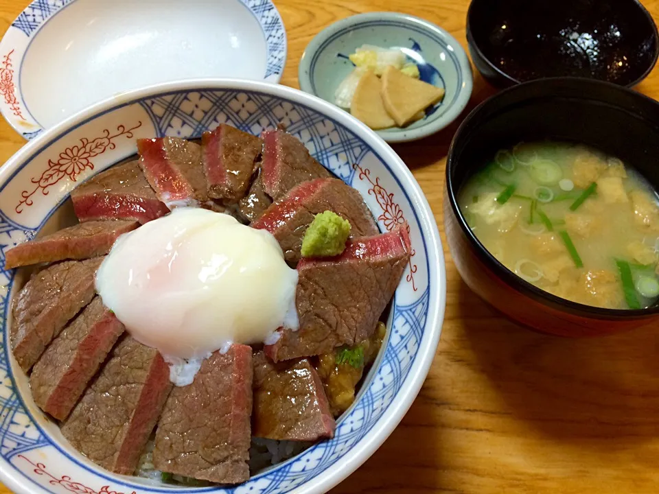 赤牛丼！！！！！|綾音U・x・Uさん