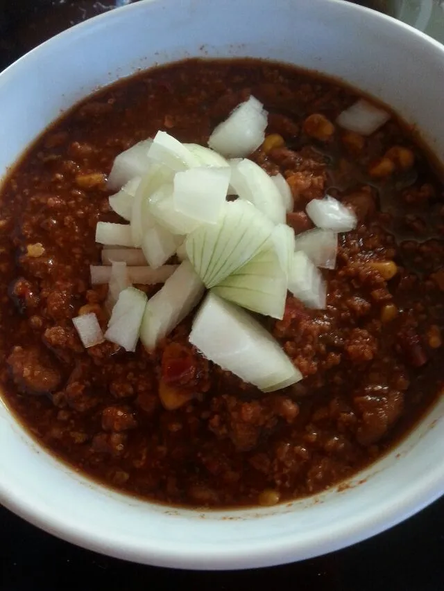 vegan chili topped with diced onions. made it VERY spicy! !|Polly Gelfusoさん